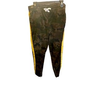 Woman’s Rebel Minds Camo Jogger Pants with Gold Stripe zips on bottom Sz XL